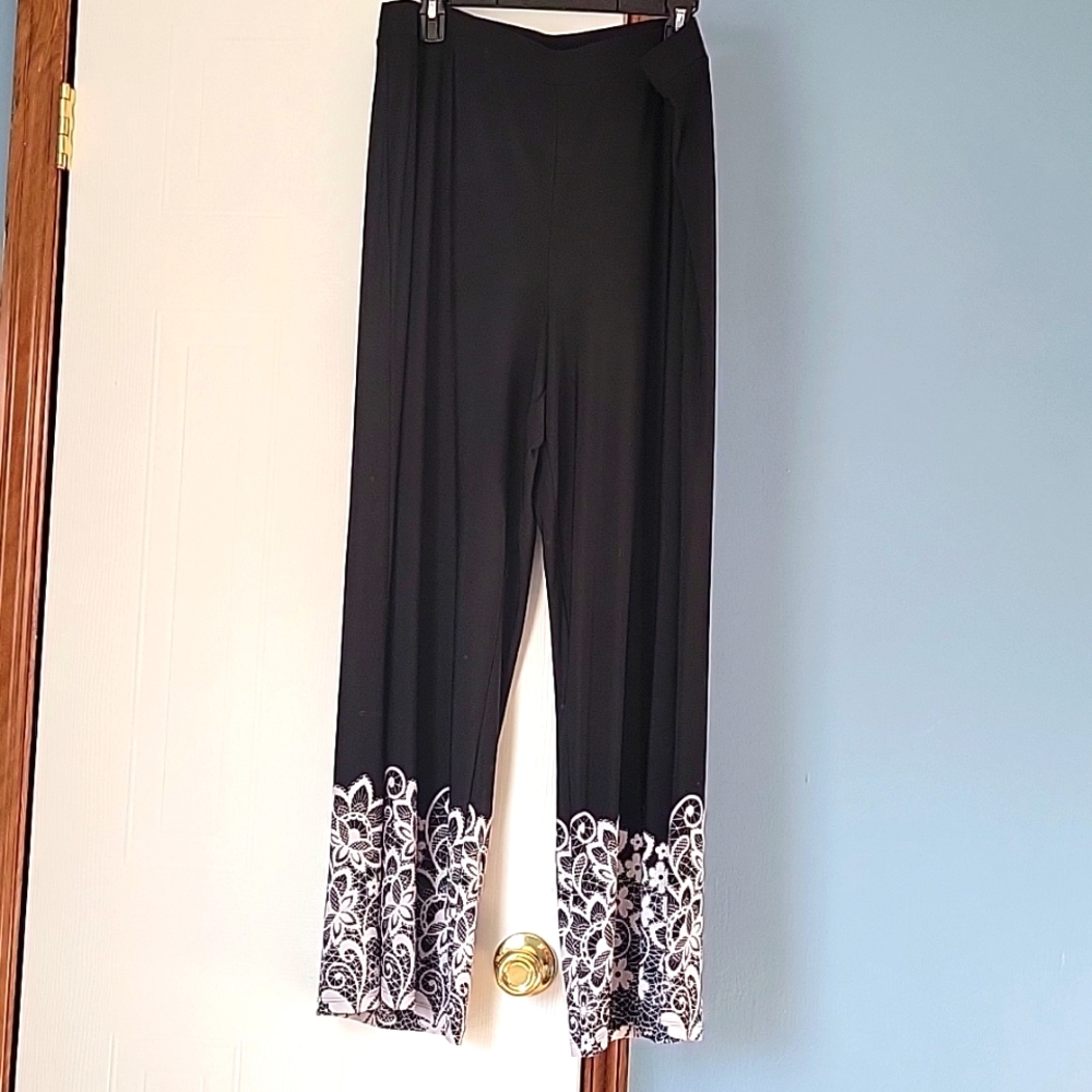 🎈🌻 Est. 1946 Women's Black Pants with beautiful lace Size 18/20 WP